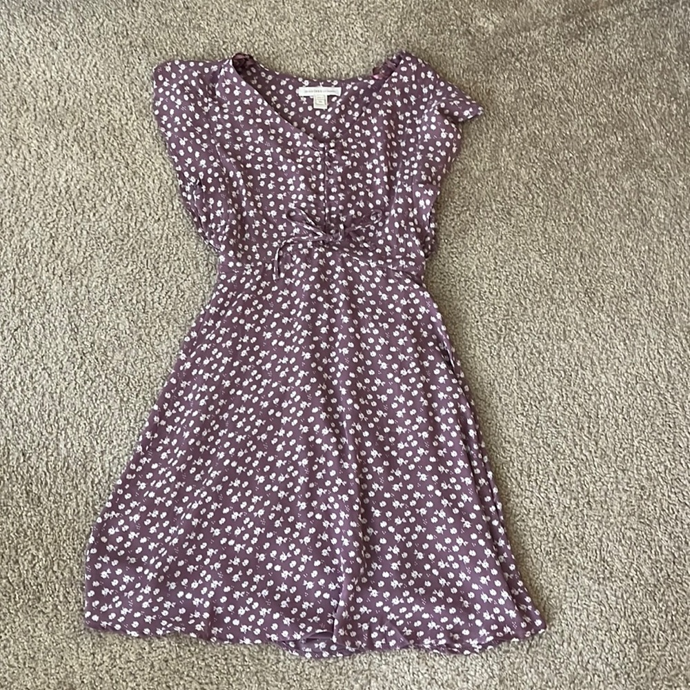 Lilac and white floral dress with v-neck and flutter sleeve